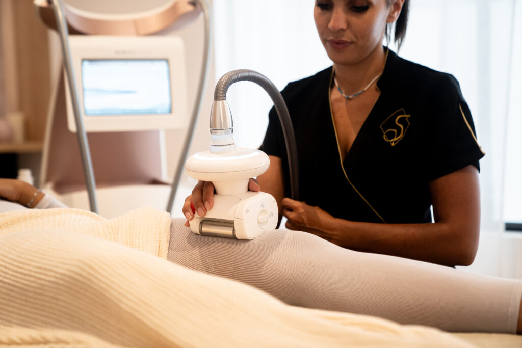 Bienvenue à Eden des Sens, votre spa et institut de beauté à Paris et Marne-la-Vallée, offrant des soins de luxe pour la détente, la beauté et le bien-être. Massages, Visage, Minceur.