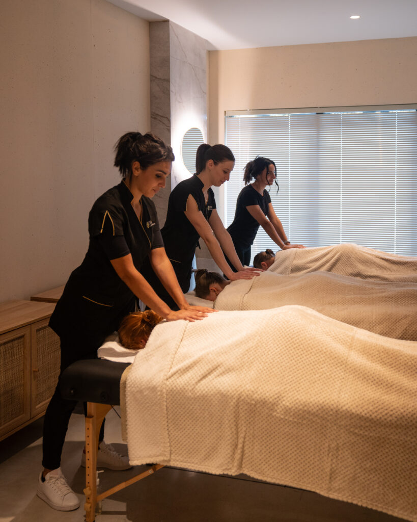 Bienvenue à Eden des Sens, votre spa et institut de beauté à Paris et Marne-la-Vallée, offrant des soins de luxe pour la détente, la beauté et le bien-être. Massages, Visage, Minceur.