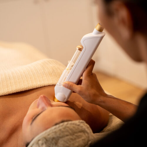Bienvenue à Eden des Sens, votre spa et institut de beauté à Paris et Marne-la-Vallée, offrant des soins de luxe pour la détente, la beauté et le bien-être. Massages, Visage, Minceur.